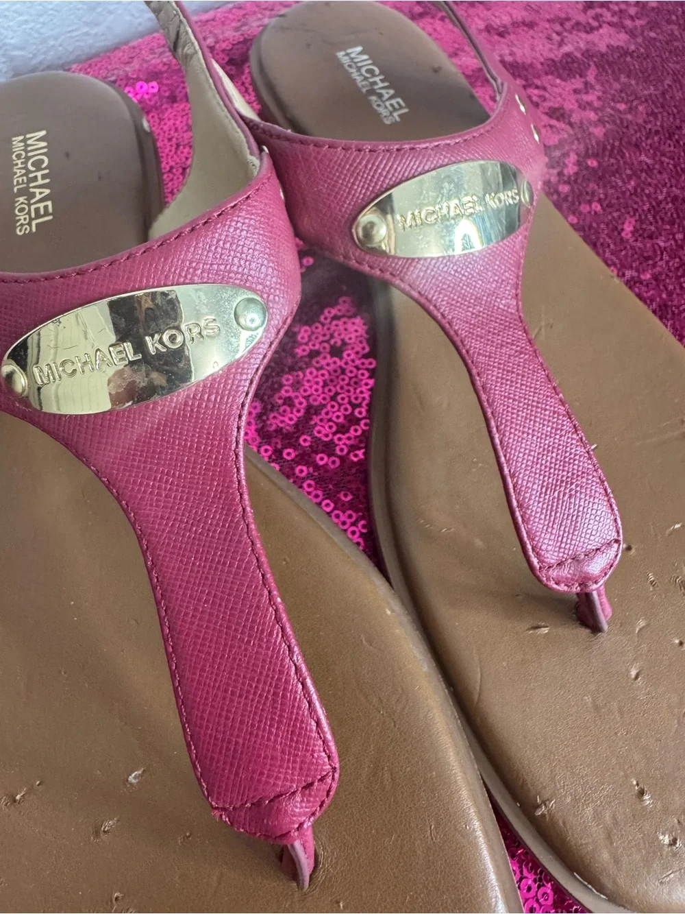MICHAEL KORS 🌟 Maroon Leather T-Strap Thong Sandal, Gold Plaque (Women’s 8)